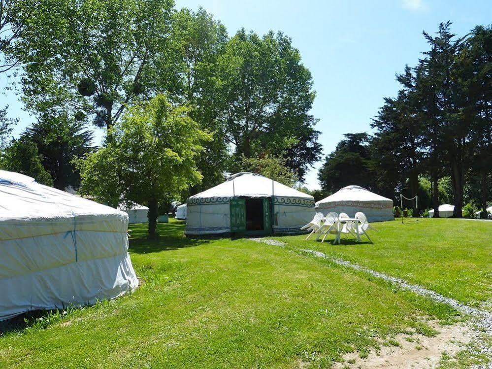 Отель Mer Et Yourtes Henvic Экстерьер фото